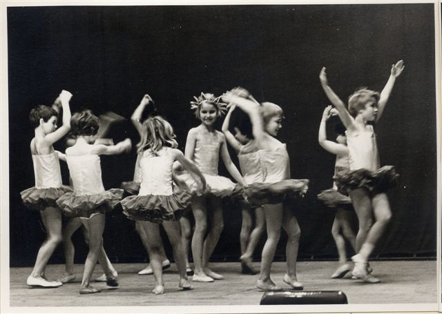 Bestand:Balletuitvoering 1964.jpg