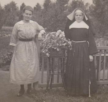 Bestand:Maria en Victorine Linders 1921 (79) LR.jpg