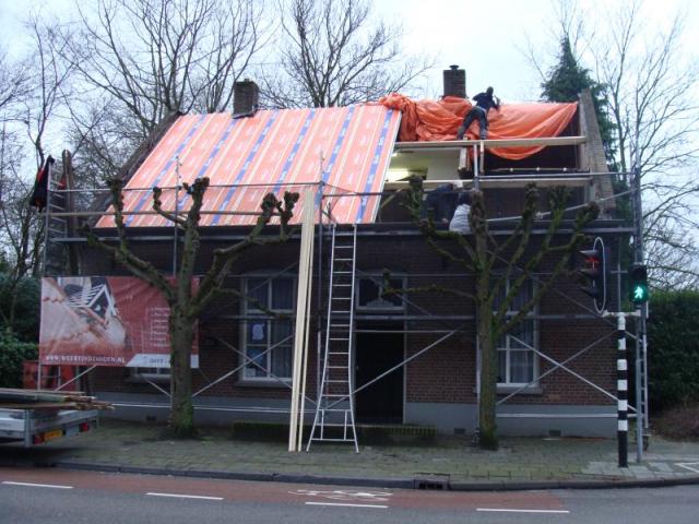 Bestand:Renovatie dak heemhuis voorzijde.jpg