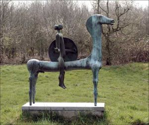 Krijger te paard 1982 - bronzen beeld, 149x164x63 cm, geïnspireerd door de Etruskische strijdverhalen