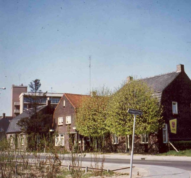 Bestand:Huizen aan voormalige bakelseweg.jpg