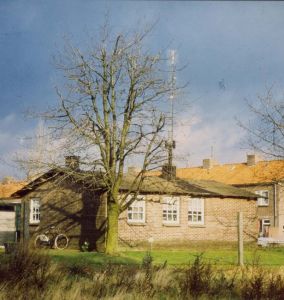 Foto van 15 februari 1970 van een noodwoning aan de Zandstraat in Liessel. foto collectie gemeente Deurne