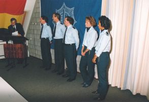 Beëdiging van reservisten in 1987 door burgemeester Van Genabeek. foto collectie Harrie Aspers