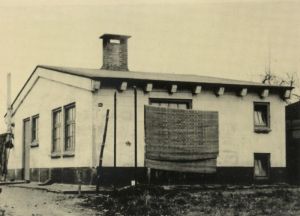 Een noodwoning 1944-1945 in Liessel op een onbekende locatie. foto collectie gemeente Deurne