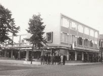 Nieuwbouw Pierre Keeren. Architect Rooijakkers - Best. Aannemer gebroeders Van Doorne, Helmondseweg 75. Opgeleverd 19 juni 1965.