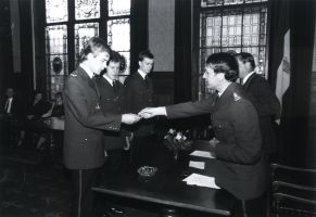 Beëdiging van drie nieuwe agenten in 1980. foto collectie gemeente Deurne